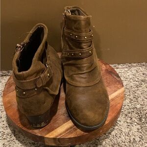 Rosa Women size 5 1/2 ankle boots